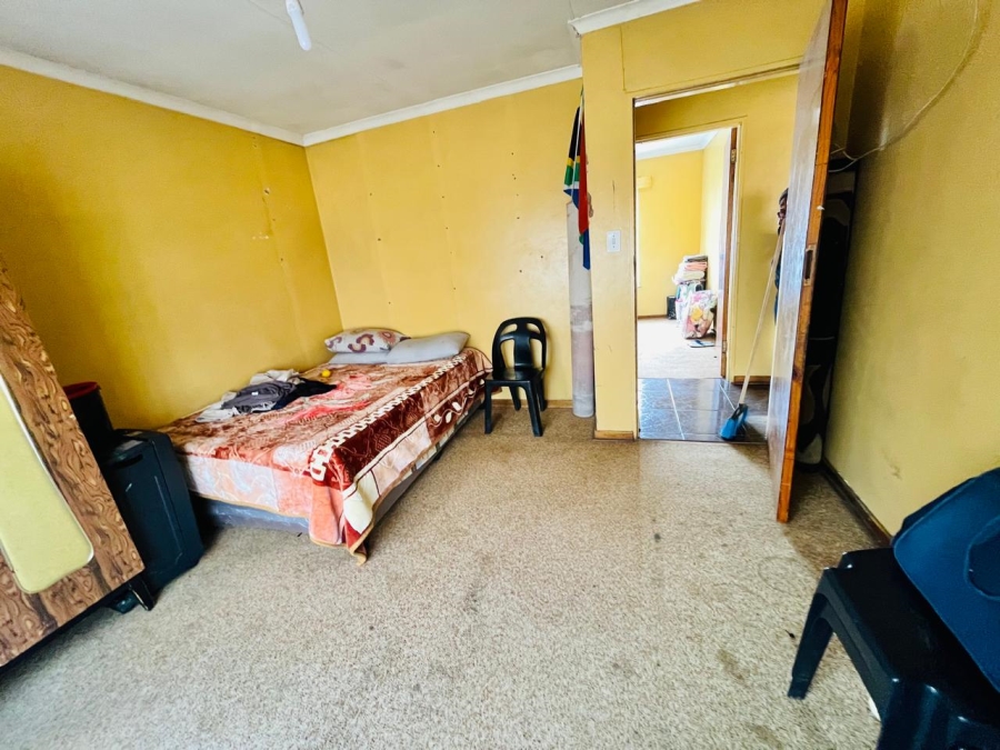 3 Bedroom Property for Sale in Molifi Tau Kloof Free State